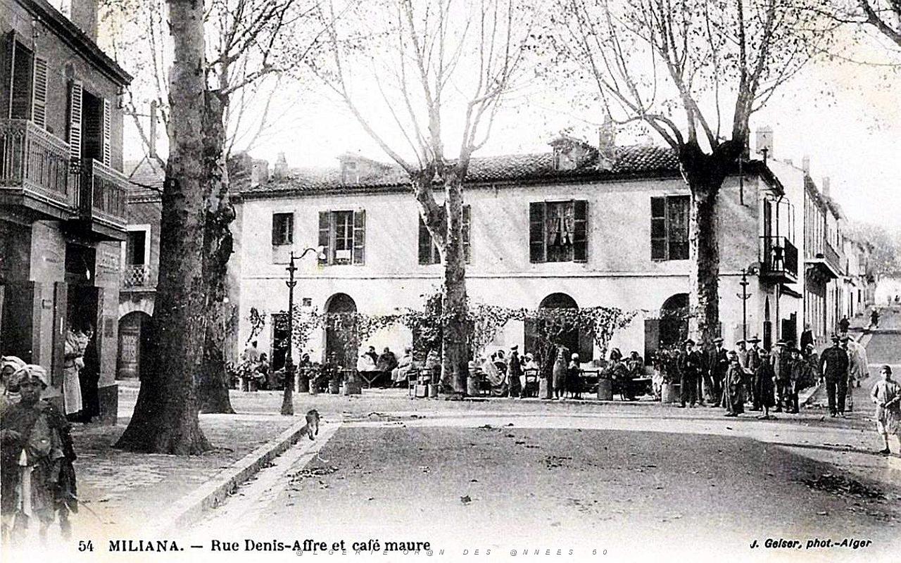 Miliana - Rue Denis-Affre et le Cafe Maure.jpg